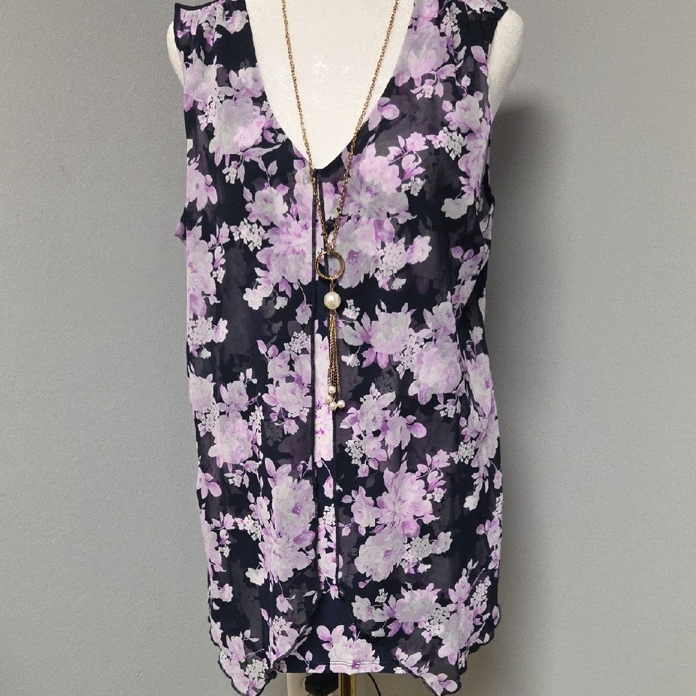 Blue and Purple Sleeveless Blouse With Chain Neckless and Center Pearl